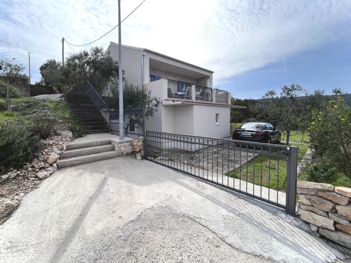 Leut Apartment Nečujam Екстериор снимка